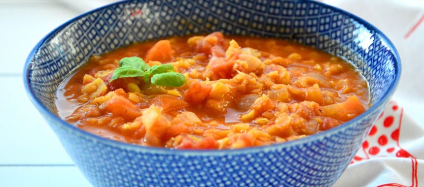 Zupa z czerwoną soczewicą i pomidorami