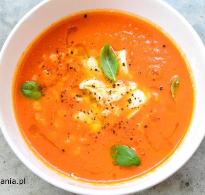 zupa krem ze swiezych pomidorow z mozzarella