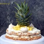 Tort bezowo-migdałowy z ananasem