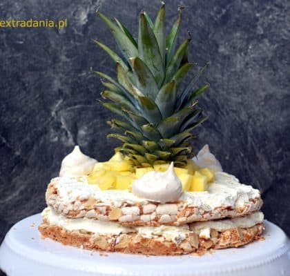 tort bezowo migdałowy z ananasem